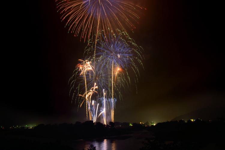 流灯花火大会 柳津町 8月10日 ドライブコンサルタント 流灯花火大会 柳津町 8月10日 ドライブコンサルタント