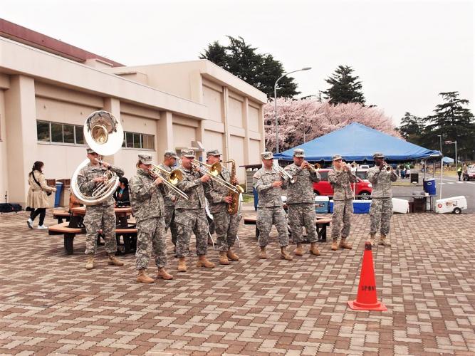在日米陸軍キャンプ座間桜まつり