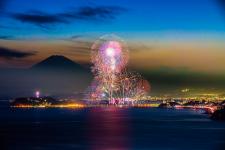 藤沢・江の島花火大会（藤沢市：10月中旬の土曜日）