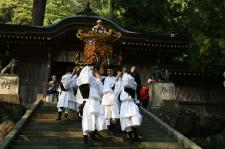 神と紙の郷の春祭り