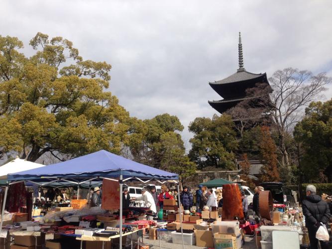 がらくた市（東寺）