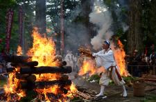 三徳山秋会式（炎の祭典）
