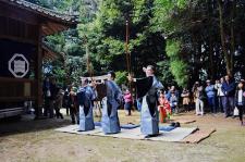 客天神社弓祈祷