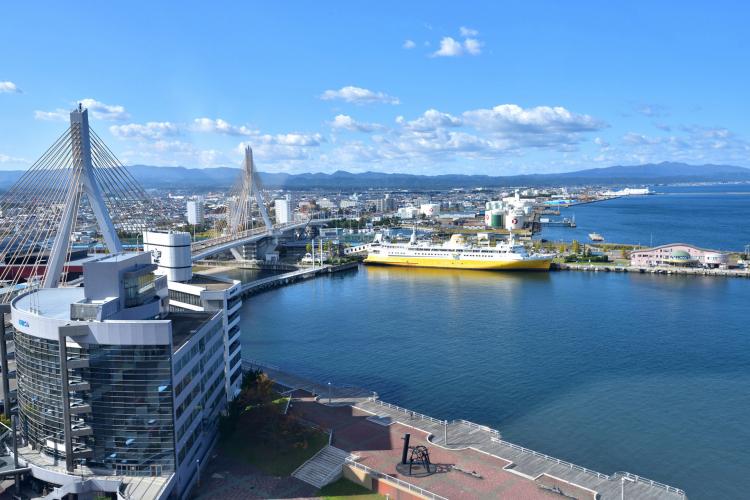 青森県観光物産館アスパム