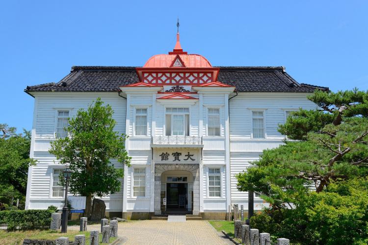 鶴岡公園(大寳館)