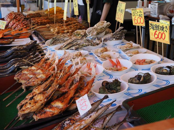 寺泊　魚の市場通り
