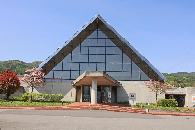 SUWAガラスの里美術館