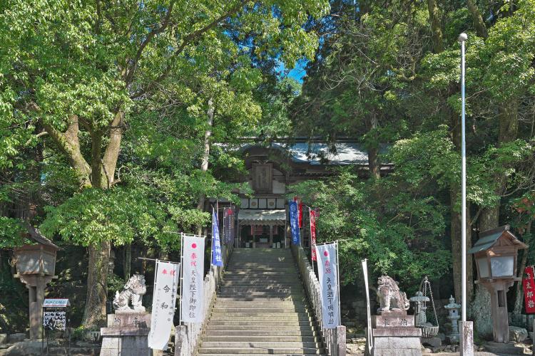 敢国神社