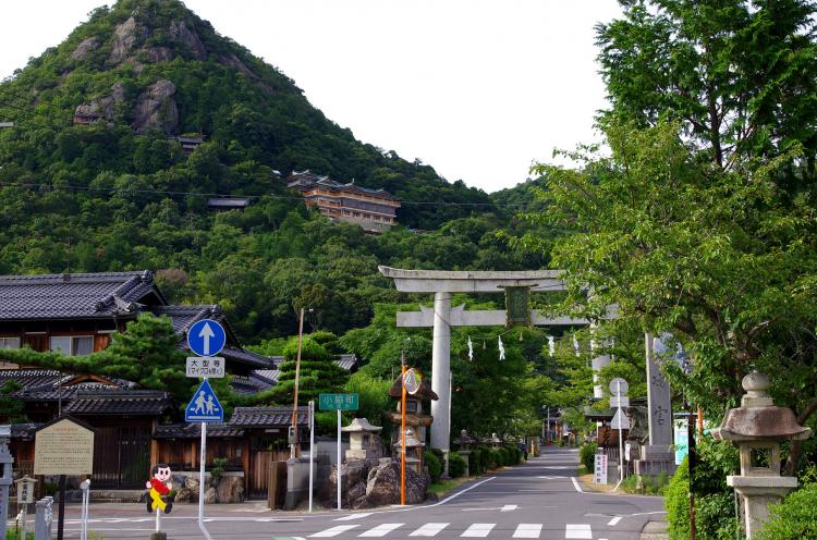 太郎坊宮(阿賀神社)