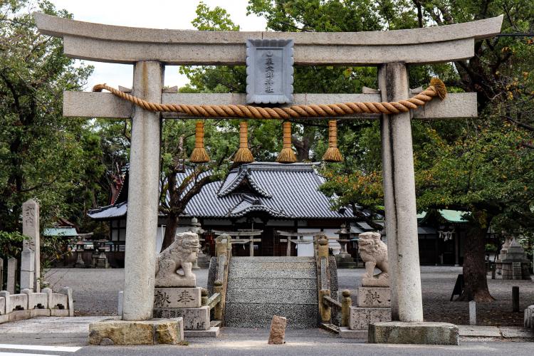 泉穴師神社