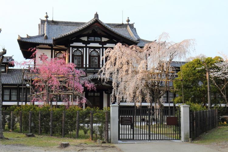 仏教美術資料研究センター（旧奈良県物産陳列所） 