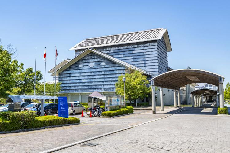 高知県立美術館