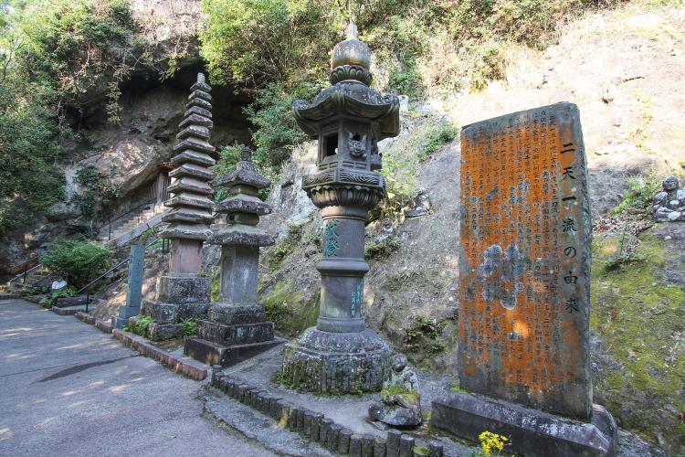 霊巌洞・霊厳禅寺