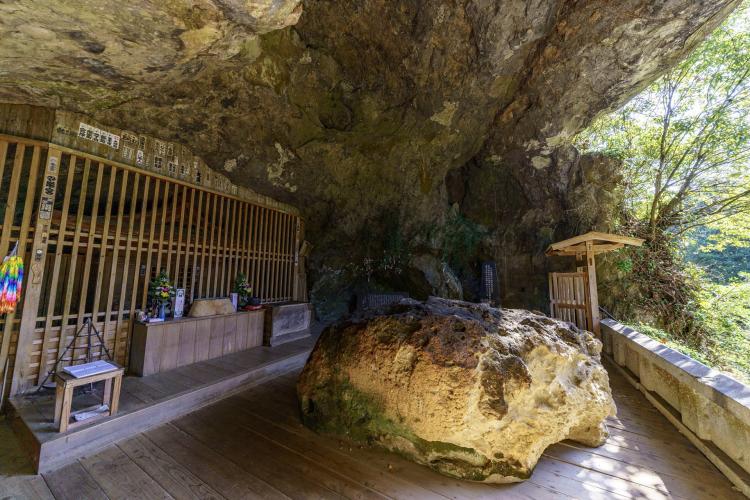 霊巌洞・霊厳禅寺