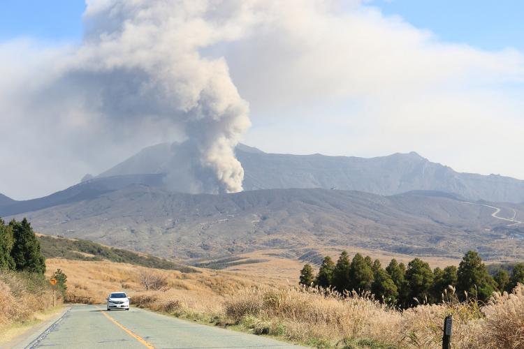 阿蘇パノラマライン(草千里ヶ浜・米塚)