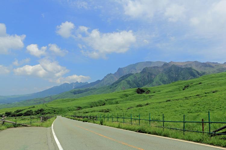 阿蘇パノラマライン(草千里ヶ浜・米塚)