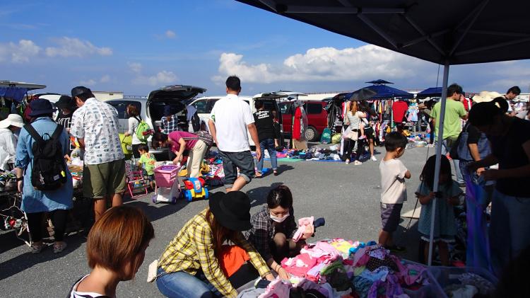 米軍基地フリーマーケット(キャンプコートニー)